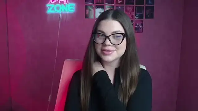 Snapshot of Violetta_Brilliant chatting on 12-01-25, 01:16 Violetta Brilliant online show from 12-01-25, 01:16