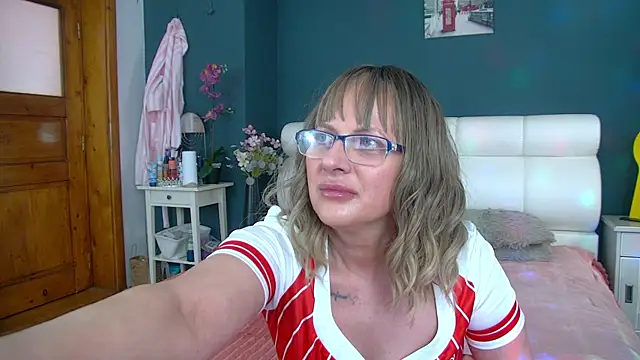 Cougar Milff online show from 04-19-26, 02:16