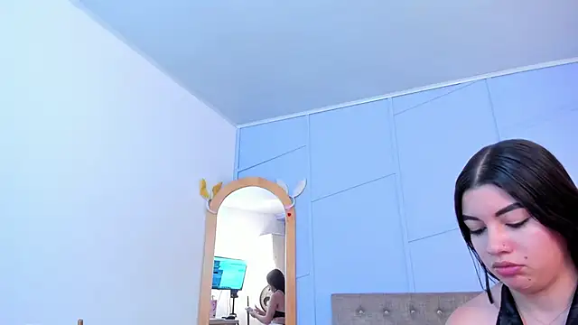 Snapshot of lourenfox chatting on 12-18-25, 12:00 lourenfox online show from 12-18-25, 12:00