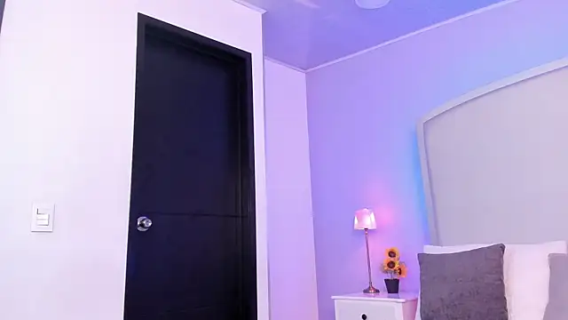 Snapshot of salome_moon_ chatting on 12-22-25, 11:51 salome moon online show from 12-22-25, 11:51