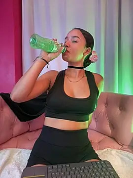 Snapshot of ZoeyFierce chatting on 02-02-26, 02:05 ZoeyFierce online show from 02-02-26, 02:05