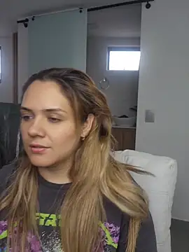 LoreinnFox online show from 04-28-26, 10:04