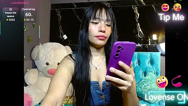 Snapshot of Ema_hot_01 chatting on 02-10-26, 08:24 Ema hot 01 online show from 02-10-26, 08:24