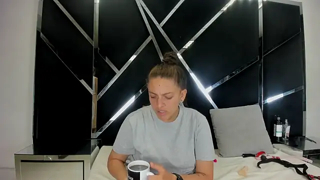 Alyssa Noah online show from 04-27-26, 03:59