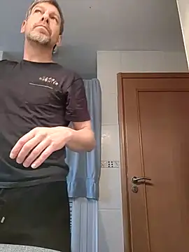 Snapshot of lorisaux chatting on 02-18-26, 07:37 lorisaux online show from 02-18-26, 07:37