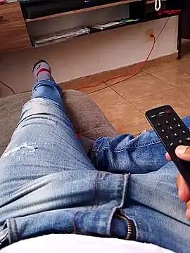cristian112090 online show from 06-17-26, 08:21