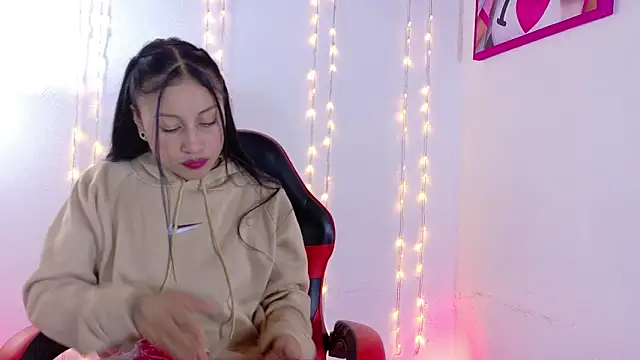 Snapshot of Taylor__Swiftt chatting on 01-08-26, 10:23 Taylor Swiftt online show from 01-08-26, 10:23