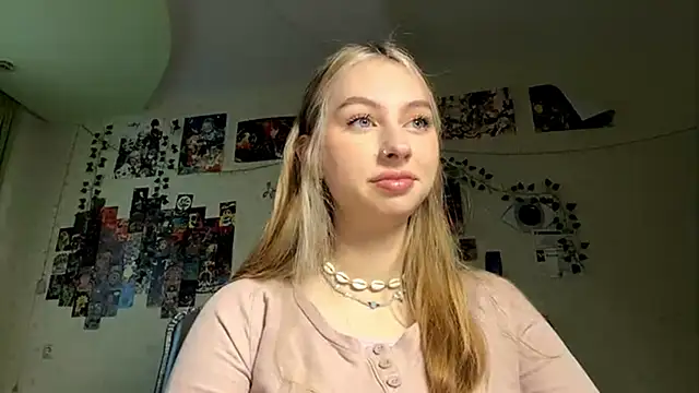 Snapshot of AmandaVyhnal chatting on 12-04-25, 11:08 AmandaVyhnal online show from 12-04-25, 11:08