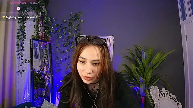 Snapshot of Little_Shawty_Witch chatting on 12-01-25, 04:12 Little Shawty Witch online show from 12-01-25, 04:12