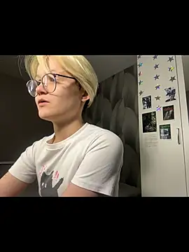 Snapshot of LunaDoreann chatting on 12-03-25, 01:42 LunaDoreann online show from 12-03-25, 01:42