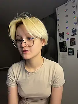 Snapshot of LunaDoreann chatting on 12-04-25, 09:07 LunaDoreann online show from 12-04-25, 09:07