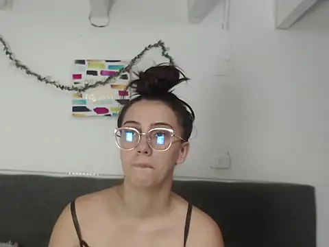 Snapshot of abigail_smith15 chatting on 04-06-26, 07:15 abigail smith15 online show from 04-06-26, 07:15