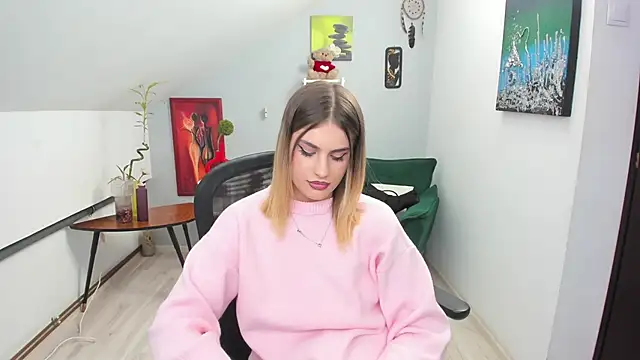 Snapshot of SarahOwenn chatting on 12-02-25, 01:28 SarahOwenn online show from 12-02-25, 01:28