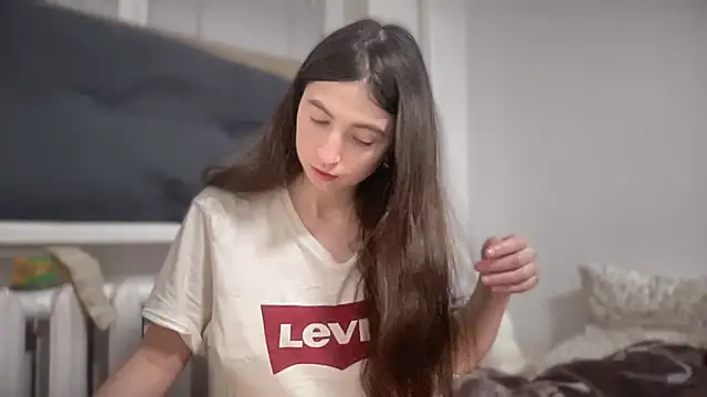 Snapshot of Aphr0ditee chatting on 02-22-26, 04:05 Aphr0ditee online show from 02-22-26, 04:05