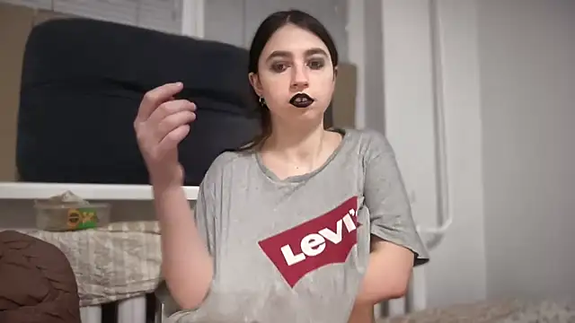 Snapshot of Aphr0ditee chatting on 03-06-26, 06:04 Aphr0ditee online show from 03-06-26, 06:04