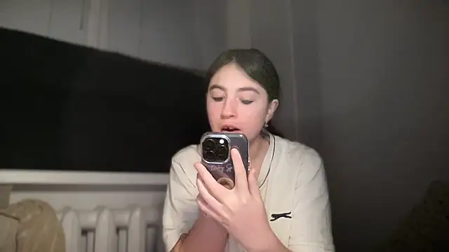 Snapshot of Aphr0ditee chatting on 03-08-26, 06:01 Aphr0ditee online show from 03-08-26, 06:01