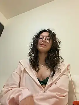 Snapshot of Alicatcua_ chatting on 02-06-26, 03:11 Alicatcua online show from 02-06-26, 03:11