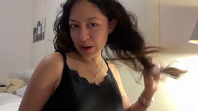 Snapshot of Alicatcua_ chatting on 02-09-26, 03:10 Alicatcua online show from 02-09-26, 03:10