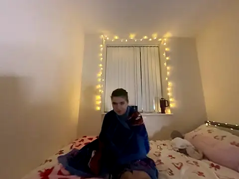 Snapshot of lucyx_xx chatting on 12-04-25, 06:05 lucyx xx online show from 12-04-25, 06:05