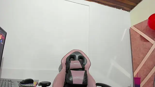 Snapshot of Valeria_gil_ chatting on 02-15-26, 03:25 Valeria gil online show from 02-15-26, 03:25