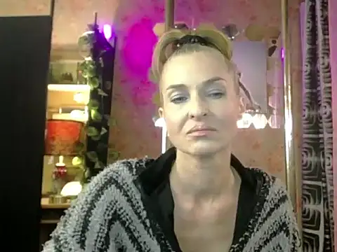 Snapshot of Soniakiss chatting on 05-17-26, 01:40 Soniakiss online show from 05-17-26, 01:40