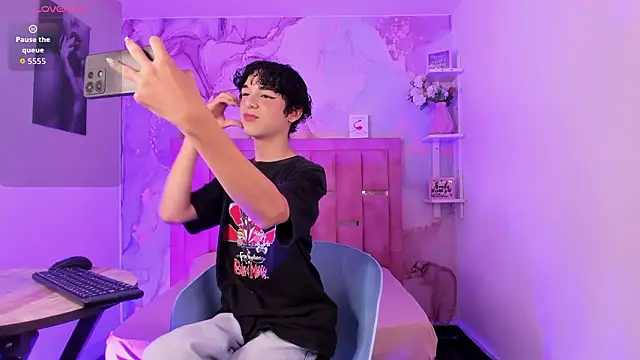 SthepanodiMonaco online show from 02-18-26, 08:16