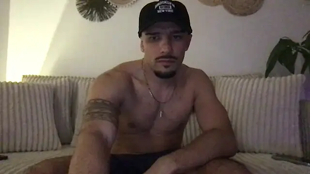 Snapshot of lorenzoca9897 chatting on 03-11-26, 11:00 lorenzoca9897 online show from 03-11-26, 11:00