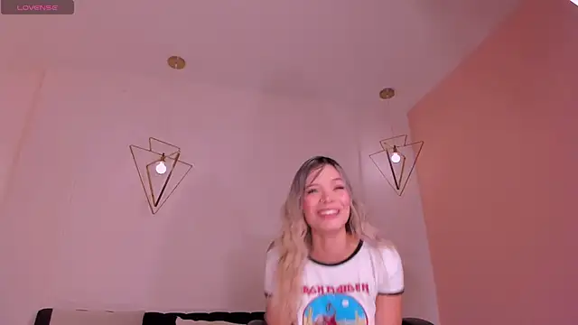 LisaFlowers  online show from 06-12-26, 08:57