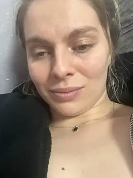 Snapshot of d0uble_trouble chatting on 12-21-25, 01:40 d0uble trouble online show from 12-21-25, 01:40