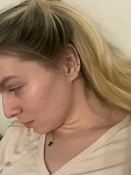 Snapshot of d0uble_trouble chatting on 01-06-26, 10:45 d0uble trouble online show from 01-06-26, 10:45