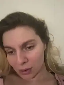 Snapshot of d0uble_trouble chatting on 01-18-26, 06:12 d0uble trouble online show from 01-18-26, 06:12