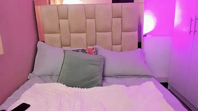 Nana  S online show from 12-14-25, 03:01