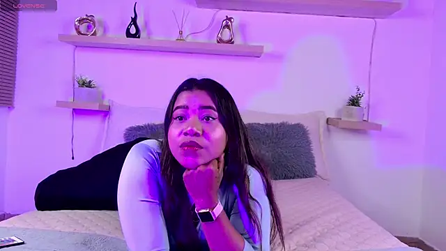 Lunaartistry online show from 11-29-25, 02:58