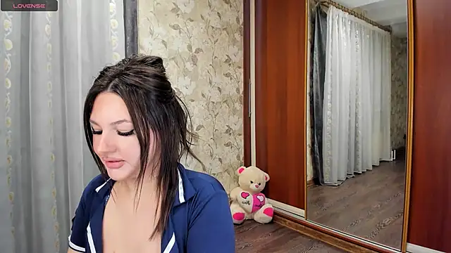 emmaledysss online show from 11-29-25, 04:43