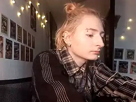 Snapshot of AmyGrok chatting on 12-02-25, 12:43 AmyGrok online show from 12-02-25, 12:43