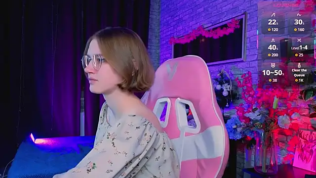 Mia Mooore online show from 12-21-25, 01:40