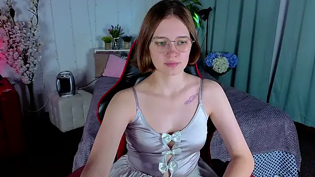 Mia Mooore online show from 01-17-26, 01:16