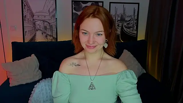 PaigeHalliwell  online show from 12-01-25, 02:44