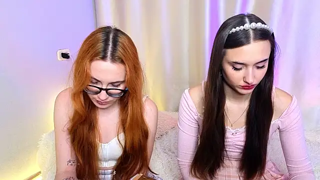 sunny luna online show from 11-28-25, 02:31