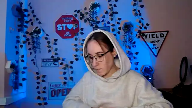 Moon  Lily online show from 12-05-25, 12:58