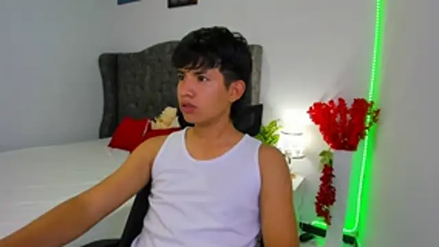 Mikke18 online show from 02-01-26, 04:44