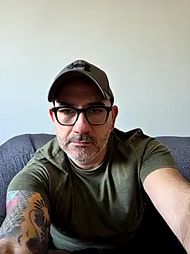 Snapshot of Aresal84 chatting on 12-01-25, 12:32 Aresal84 online show from 12-01-25, 12:32