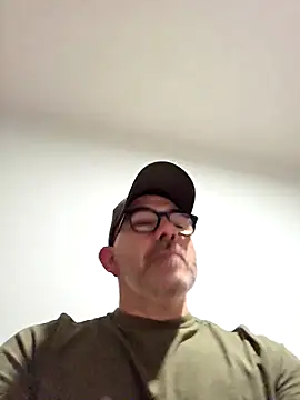 Snapshot of Aresal84 chatting on 12-02-25, 12:38 Aresal84 online show from 12-02-25, 12:38