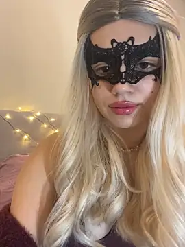 Snapshot of s4rah chatting on 12-19-25, 10:39 s4rah online show from 12-19-25, 10:39