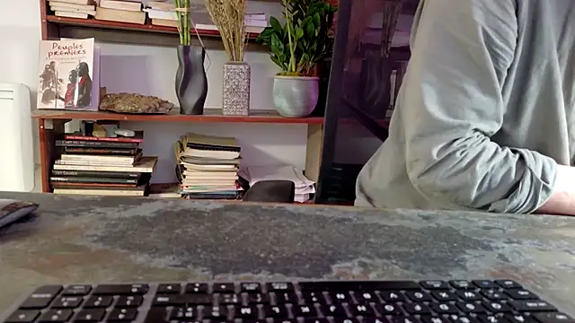 Snapshot of diogene11 chatting on 12-01-25, 11:37 diogene11 online show from 12-01-25, 11:37