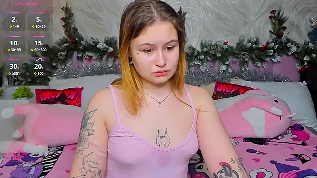 Snapshot of MilanaXHoney chatting on 12-21-25, 01:13 MilanaXHoney online show from 12-21-25, 01:13