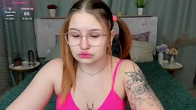 Snapshot of MilanaXHoney chatting on 02-08-26, 12:47 MilanaXHoney online show from 02-08-26, 12:47