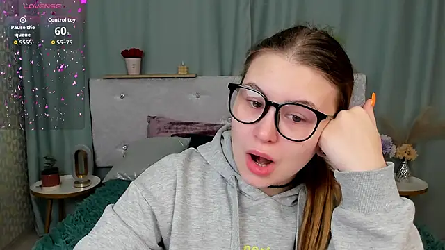 Snapshot of MilanaXHoney chatting on 02-19-26, 01:01 MilanaXHoney online show from 02-19-26, 01:01