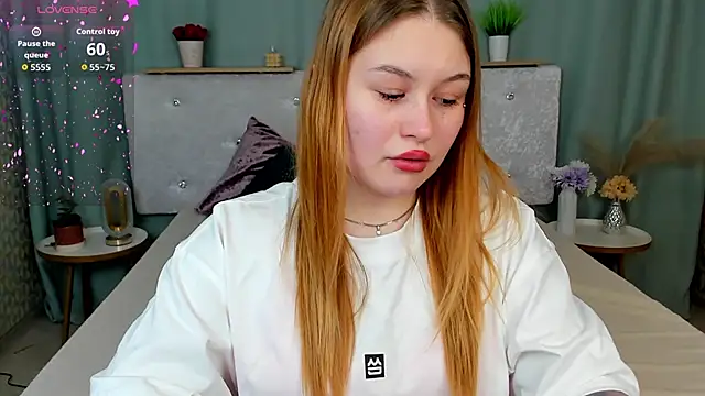 Snapshot of MilanaXHoney chatting on 02-28-26, 01:06 MilanaXHoney online show from 02-28-26, 01:06