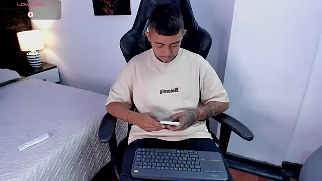 Snapshot of BASTIAN_NICOLAS_ chatting on 01-07-26, 08:44 BASTIAN NICOLAS online show from 01-07-26, 08:44